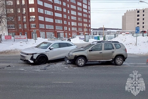 В Иванове на Сарментовой столкнулись две иномарки